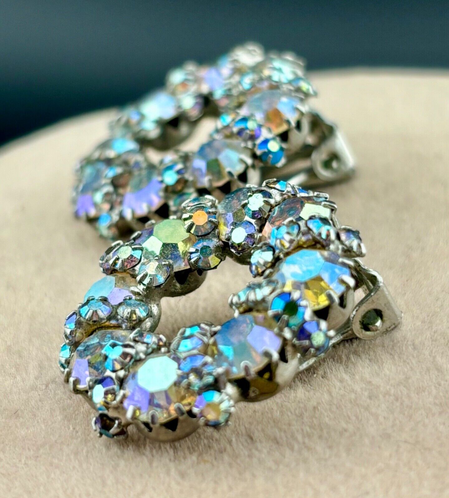 VTG Signed WEISS Clip On Earrings Clear Aurora Borealis Rhinestone Circle NK