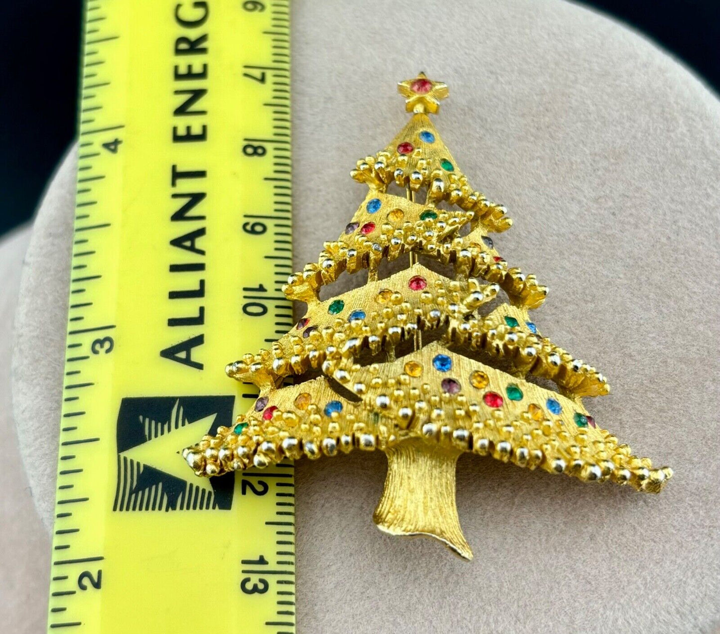 Christmas Tree Brooch Pin Signed JJ Gold Tone Multi Colored Rhinestones NK