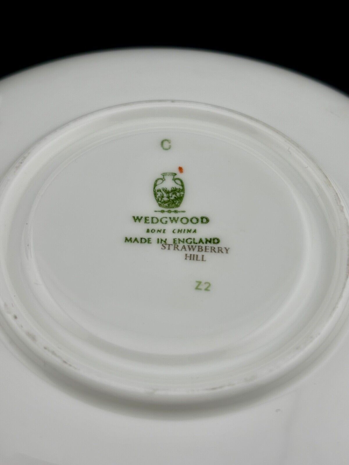 Vtg 8 Pcs Wedgwood Bone China Tea Cups Saucers Strawberry Hill GoldTrim England
