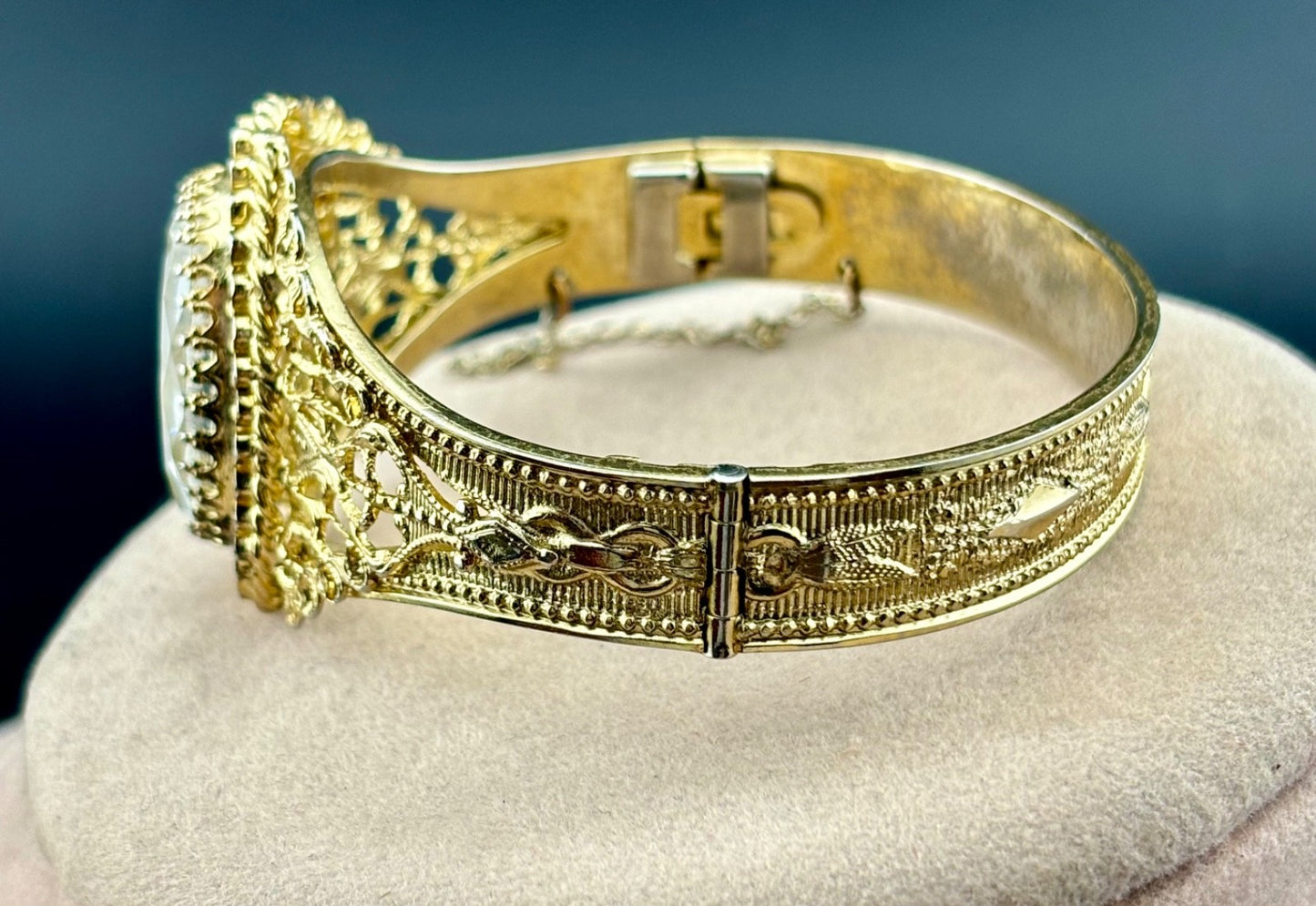 Vintage Whiting and Davis Gold Tone Glass Cameo Bangle Bracelet Hinged