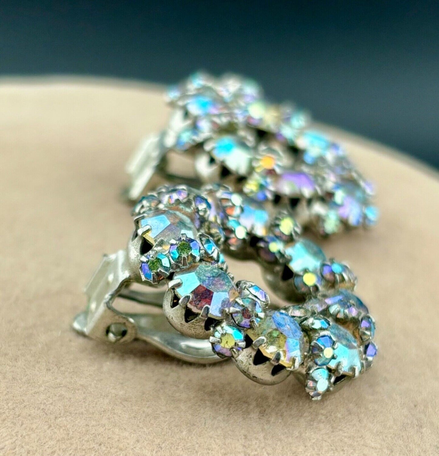 VTG Signed WEISS Clip On Earrings Clear Aurora Borealis Rhinestone Circle NK