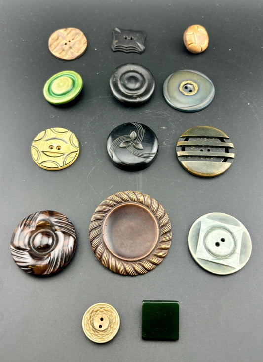 Vintage Celluloid/Bakelite/Early Plastic Buttons Large(14) NK