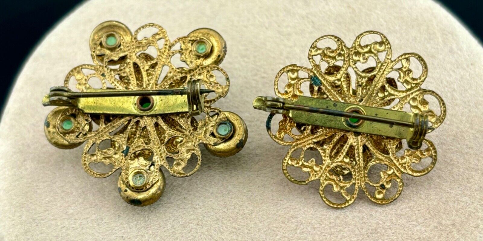 Vintage Pair of Green Costume Jewelry Pins/Brooches NK