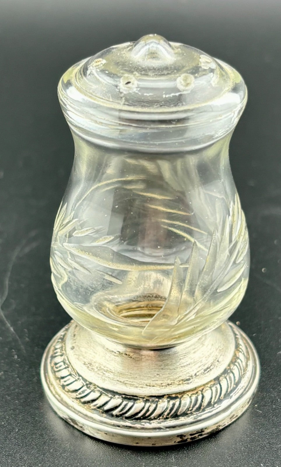 QUAKER SILVER CO WEIGHTED STERLING SILVER & ETCHED GLASS SALT SHAKER