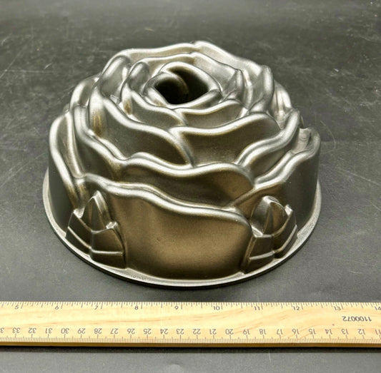 Nordic Ware Rose Flower Bundt Cake Pan Cast Aluminum Non Stick USA 10 Cup Mold
