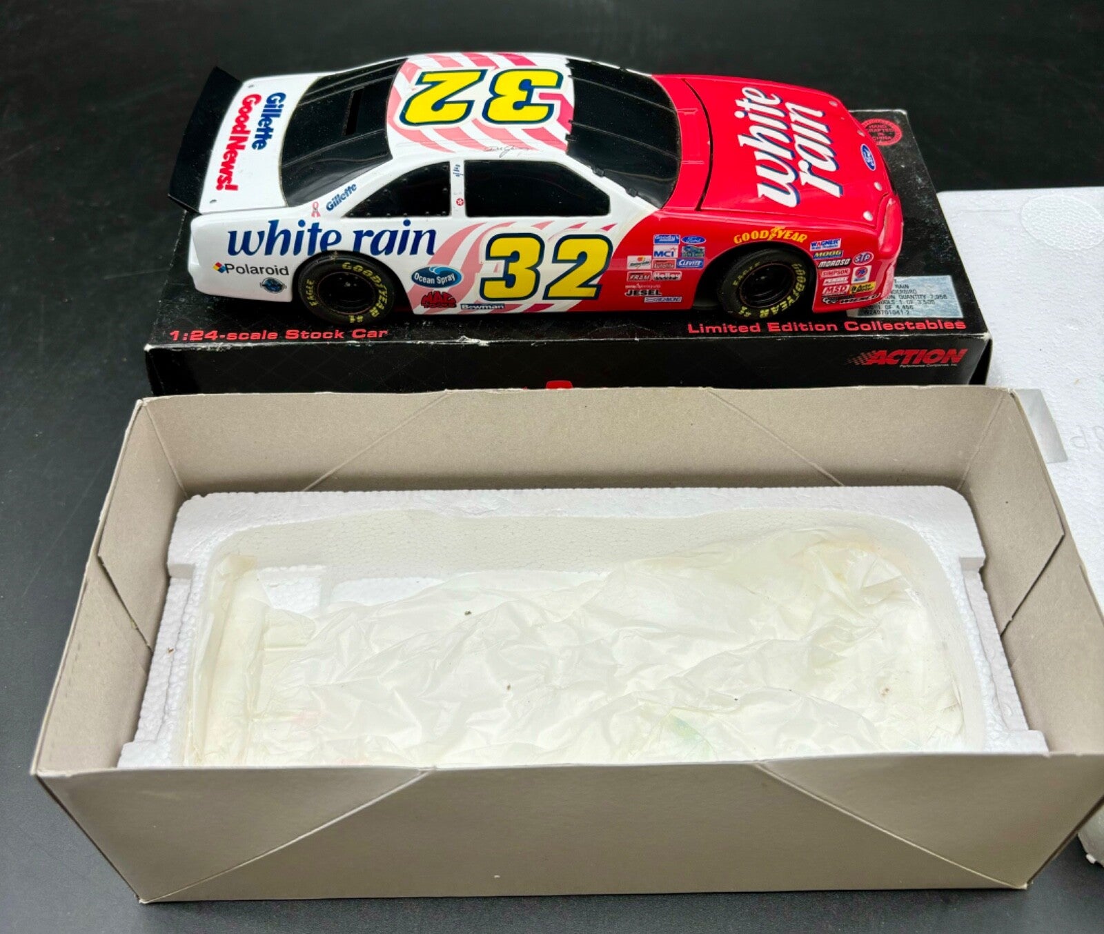 Bank Mac Tools Dale Jarrett 1997 Thunderbird #32 White Rain