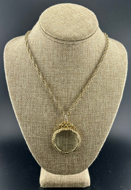 Vintage Magnifying Loupe Pendant Necklace Gold tone 32" Twisted Rope Chain