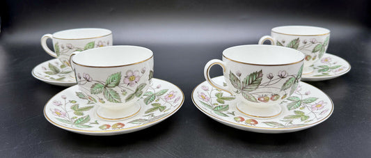Vtg 8 Pcs Wedgwood Bone China Tea Cups Saucers Strawberry Hill GoldTrim England