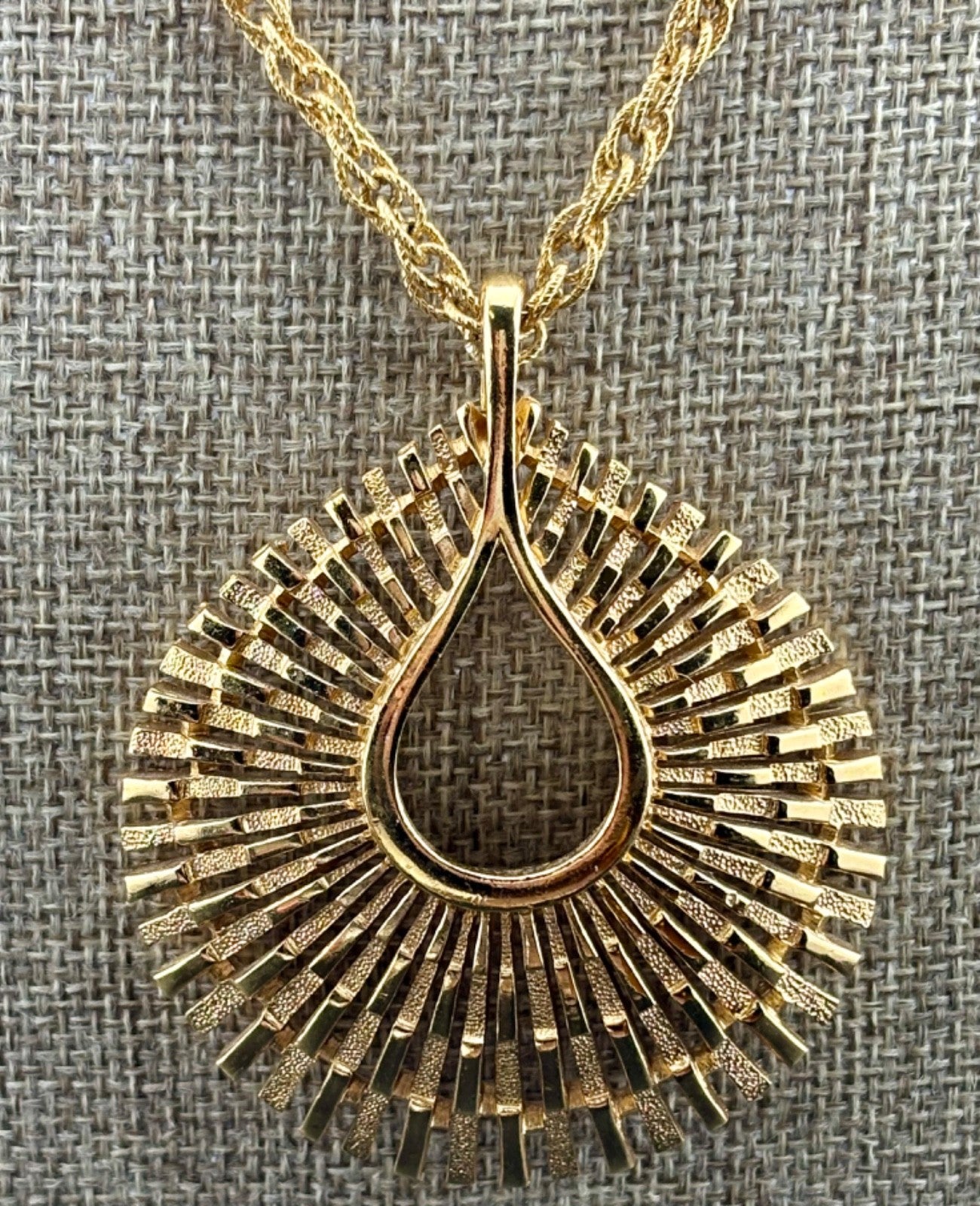 Trifari Necklace Pendant Vtg Brushed Gold Tone Peacock Fan Rope Chain 28"