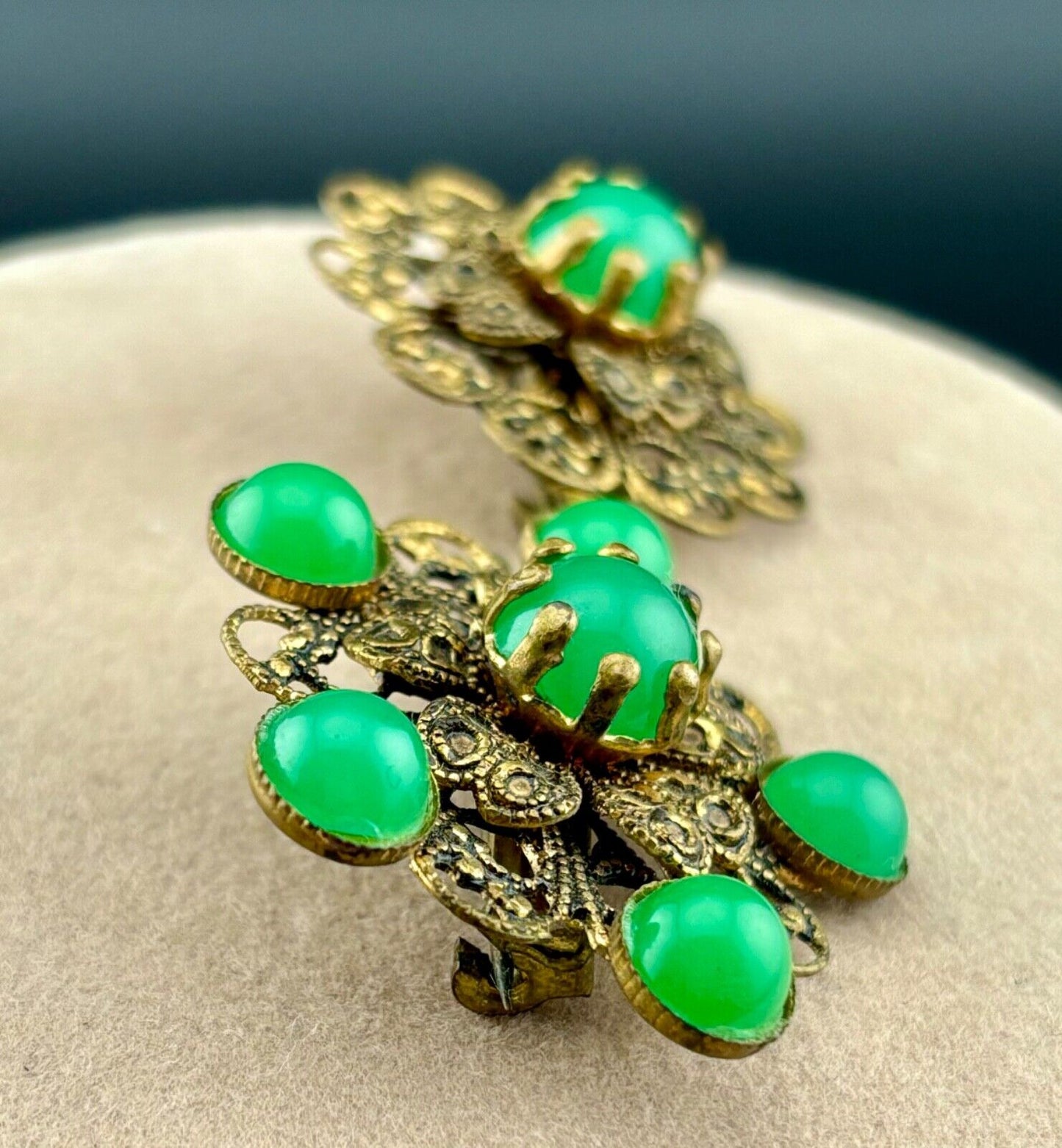 Vintage Pair of Green Costume Jewelry Pins/Brooches NK