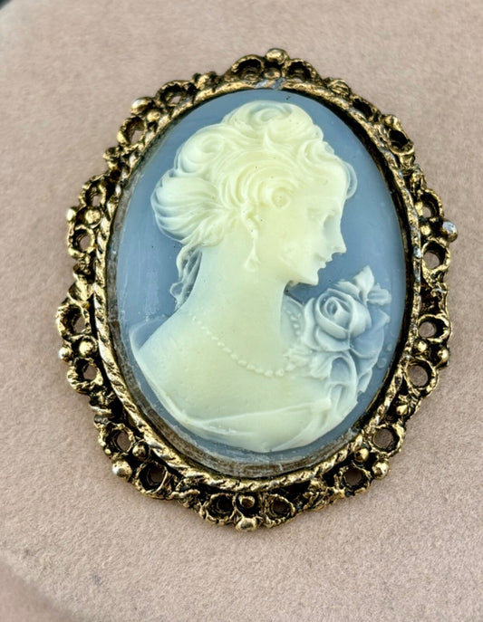 Vintage Cameo Brooch Blue w/ Gold-Tone