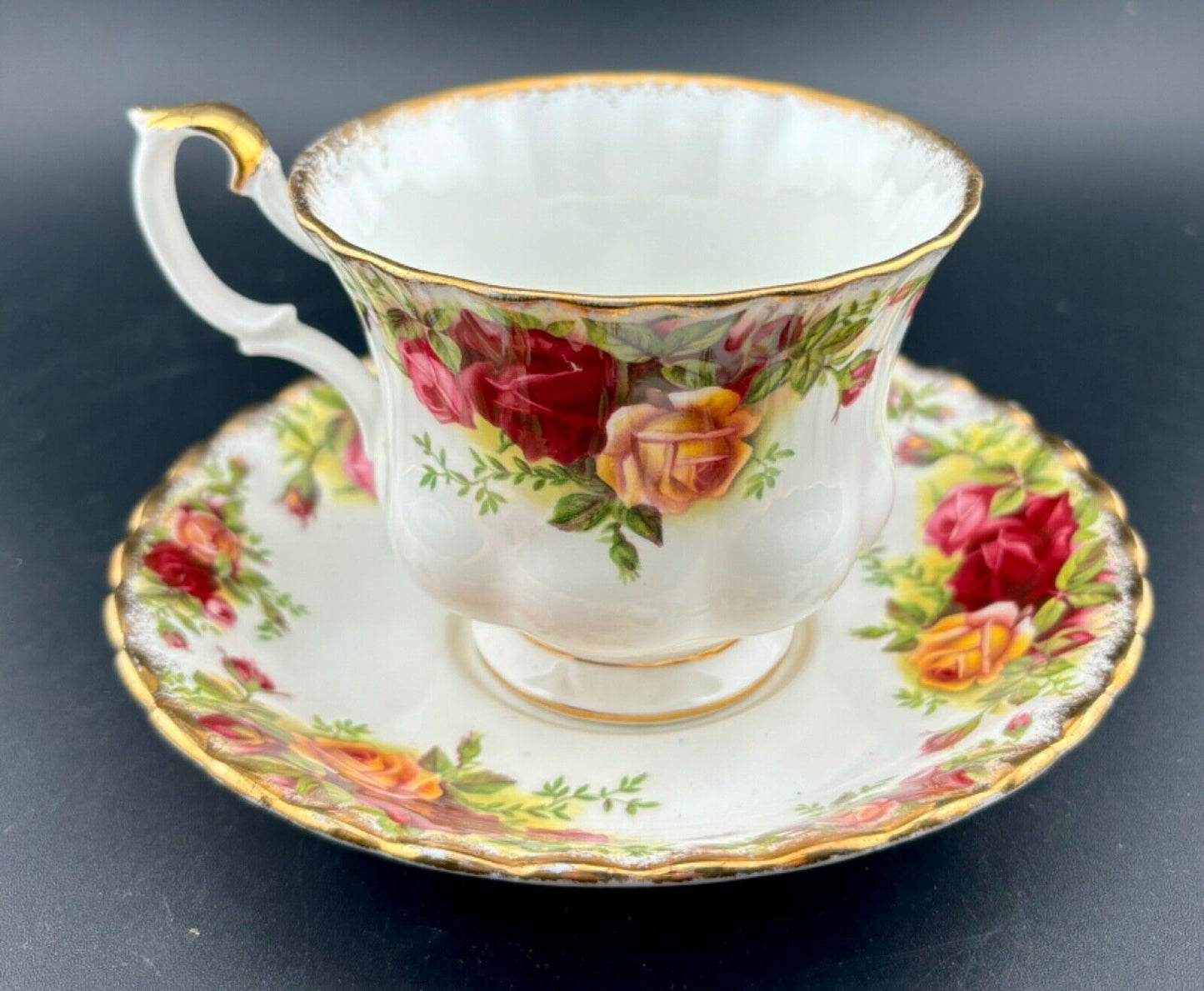 Vintage Royal Albert Old Country Roses Bone China Tea Cup & Saucer Set England