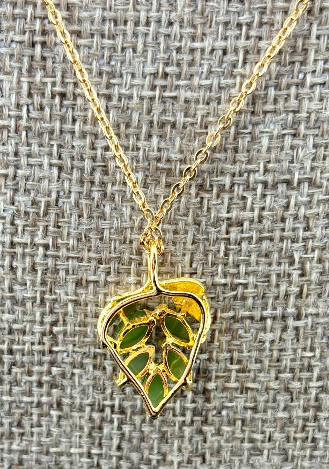 Vintage Jade and Gold Plated Pendant Necklace 17"