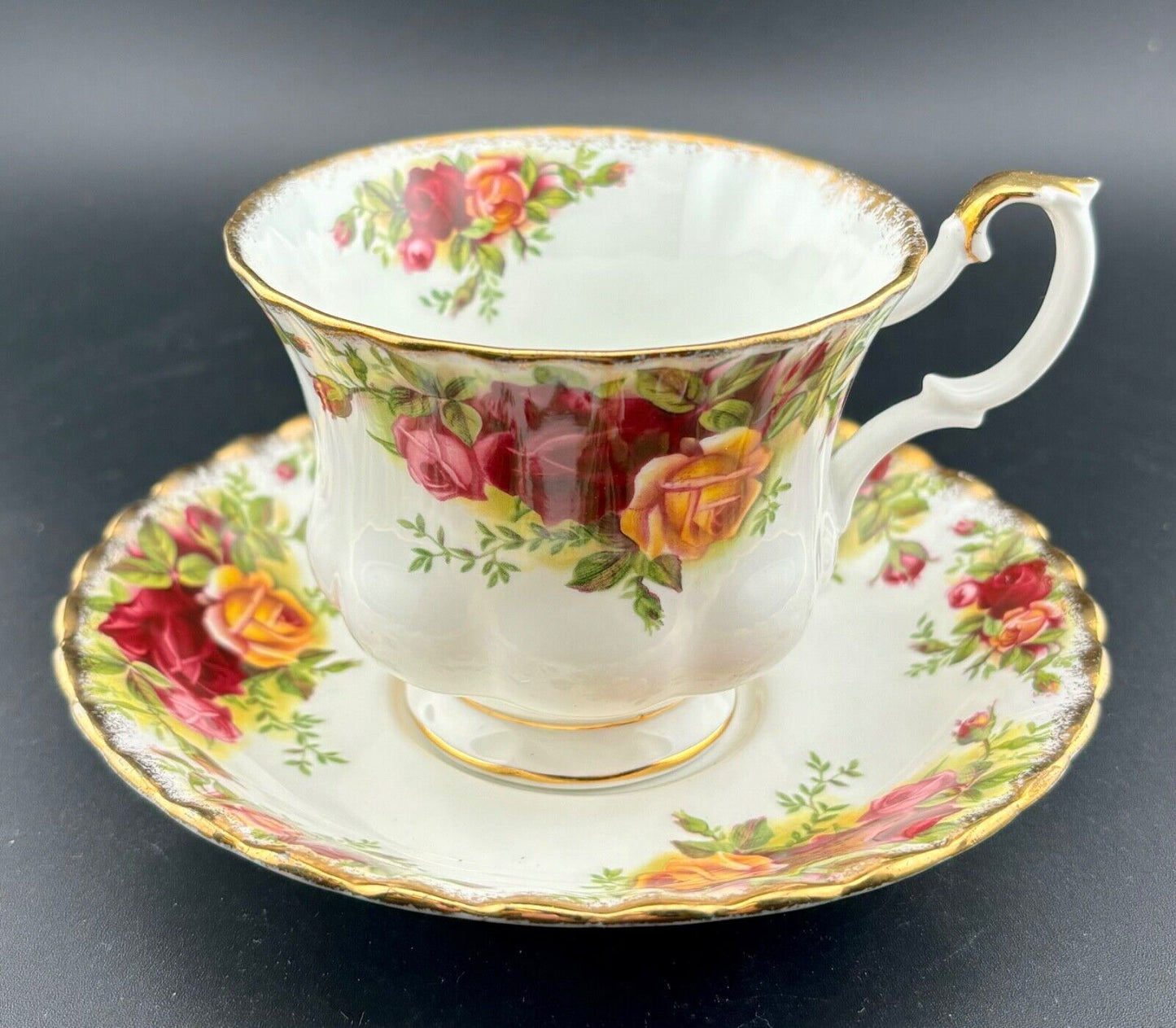 Vintage Royal Albert Old Country Roses Bone China Tea Cup & Saucer Set England