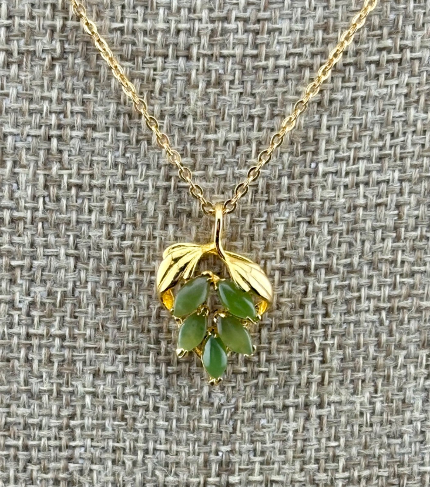 Vintage Jade and Gold Plated Pendant Necklace 17"