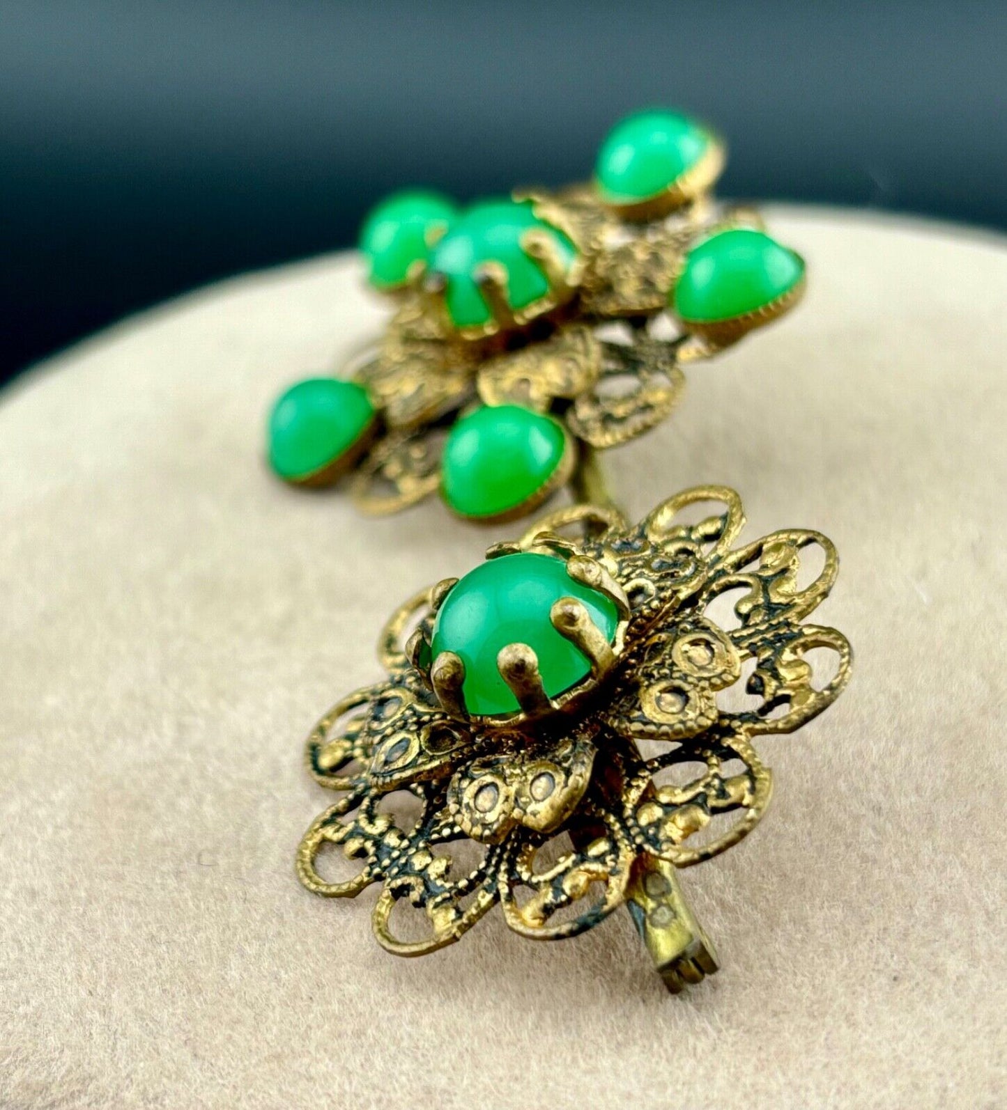 Vintage Pair of Green Costume Jewelry Pins/Brooches NK