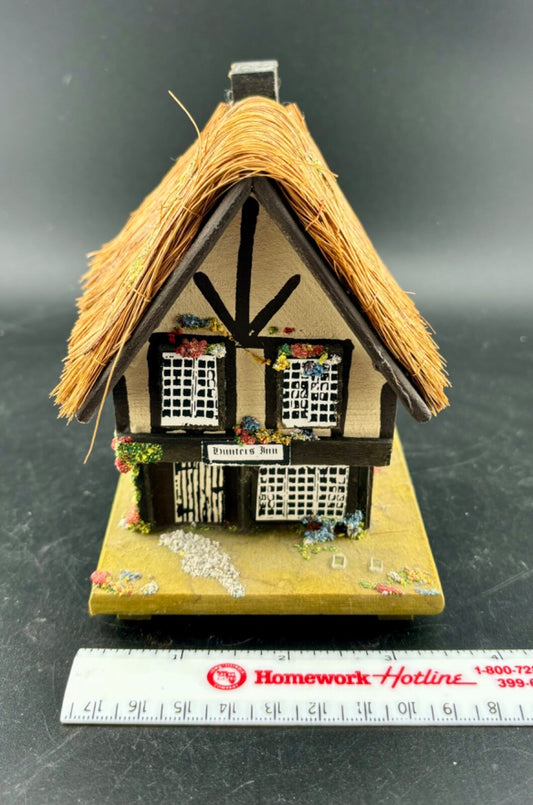 Pauline Ralph Old English Music Box MM01 Hunter's Inn