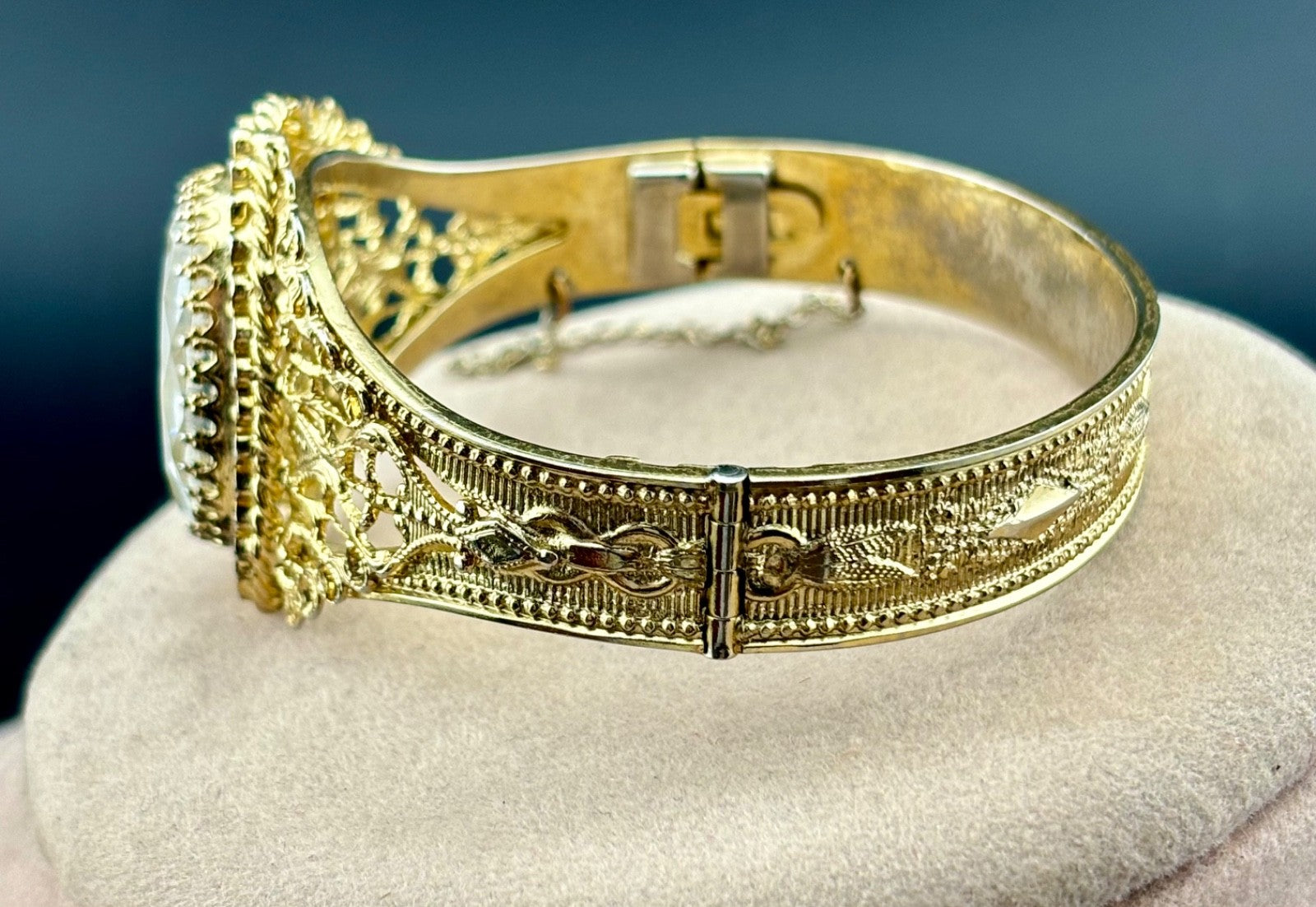 Vintage Whiting and Davis Gold Tone Glass Cameo Bangle Bracelet Hinged