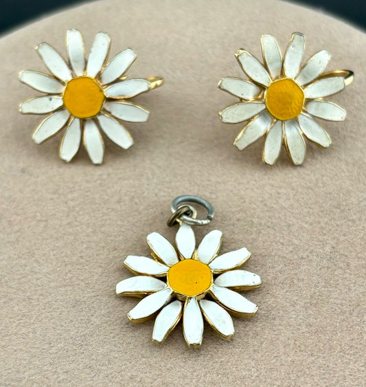 Vintage Gold-Tone Enamel Daisy Earrings and Pendant Set NK