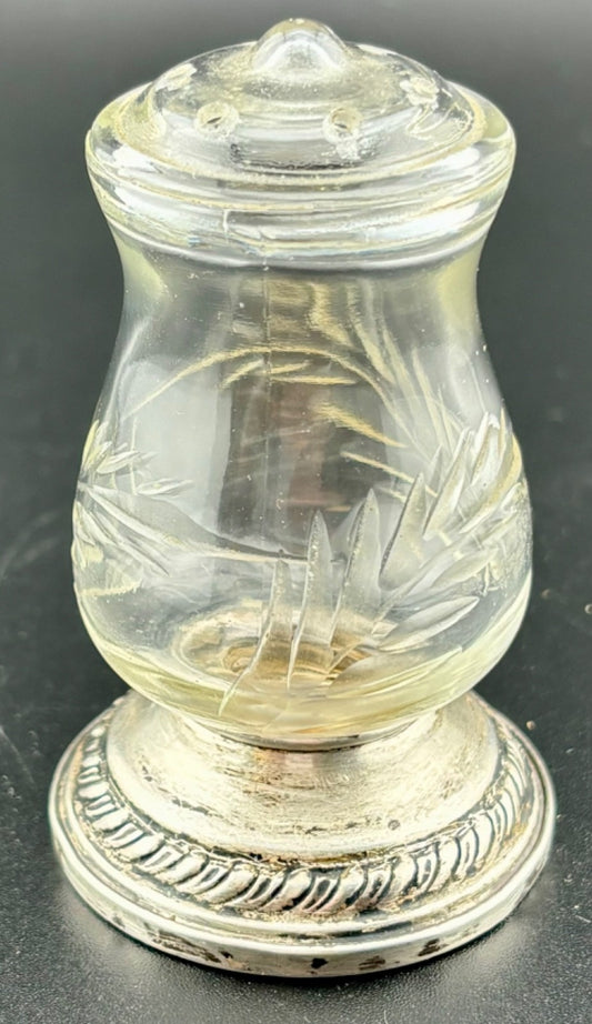 QUAKER SILVER CO WEIGHTED STERLING SILVER & ETCHED GLASS SALT SHAKER