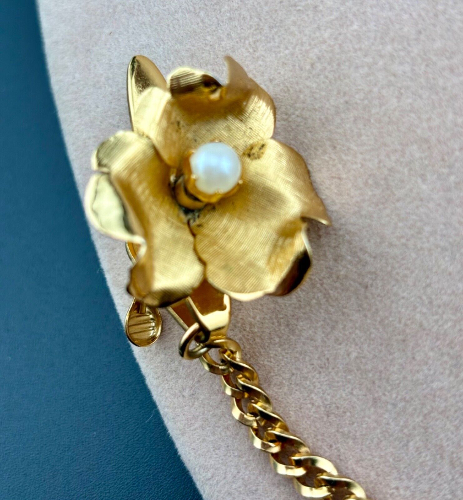 Vintage Goldtone and Faux Pearl Sweater Clip NK