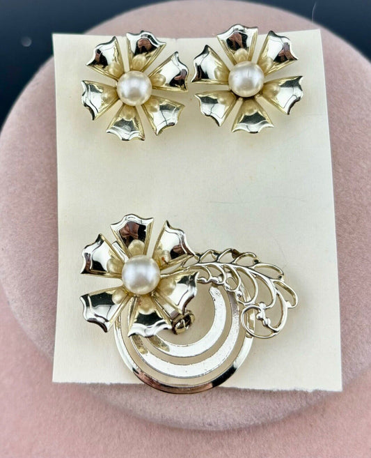 Vintage Gold-Tone Faux Pearl Earrings/Brooch Set NK