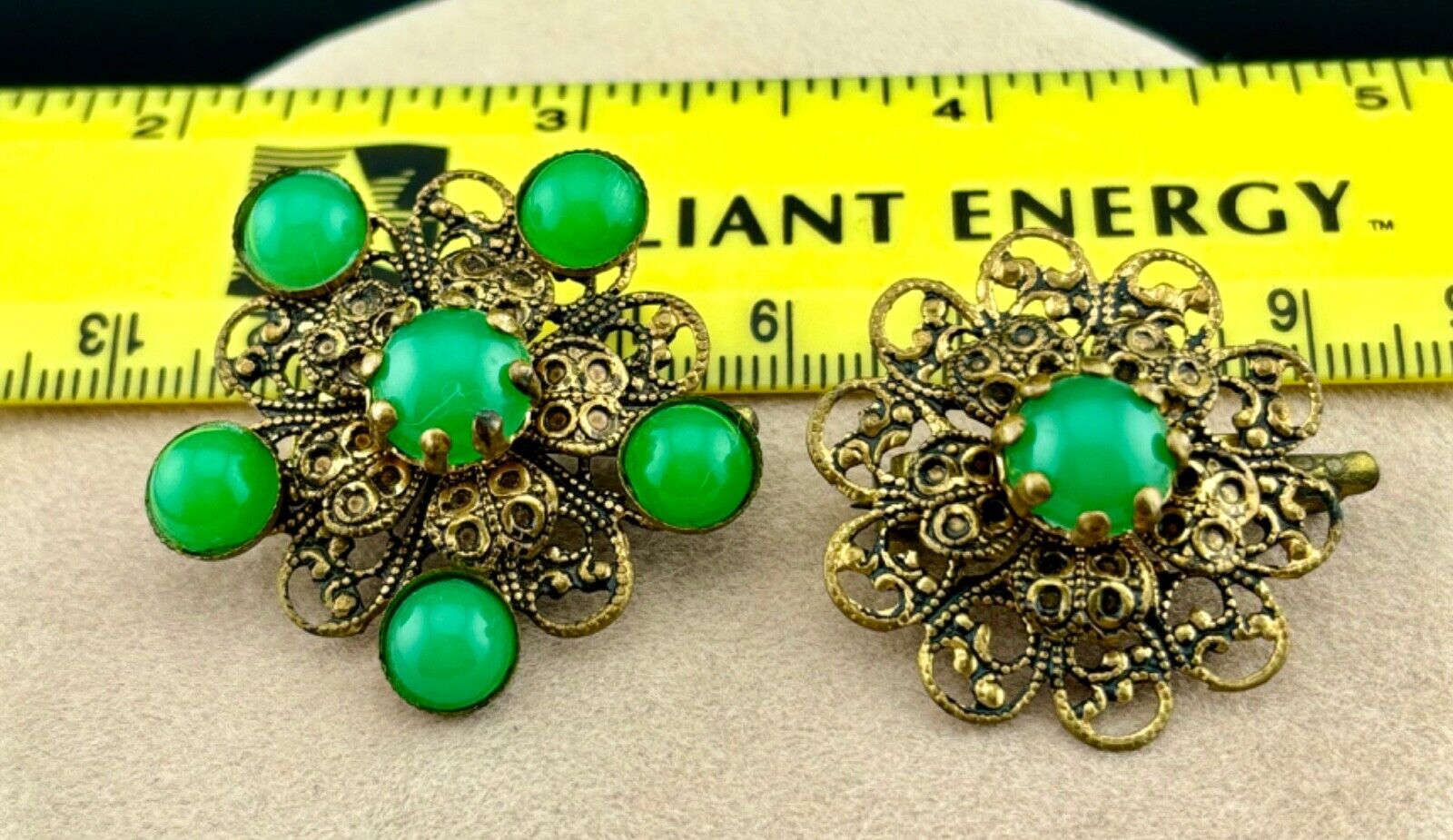 Vintage Pair of Green Costume Jewelry Pins/Brooches NK