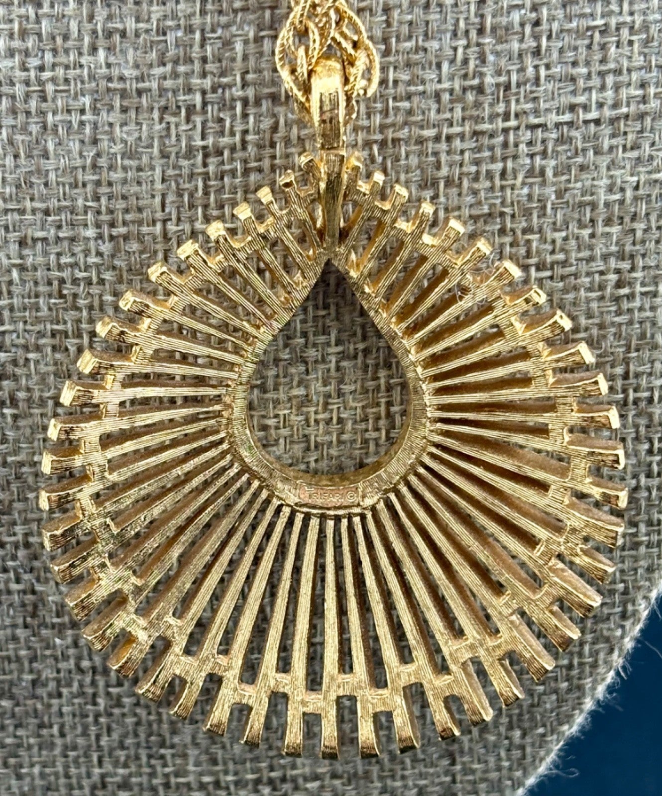 Trifari Necklace Pendant Vtg Brushed Gold Tone Peacock Fan Rope Chain 28"